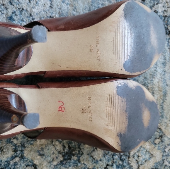 WELL LOVED SOFT LEATHER HEELS - Picture 3 of 4